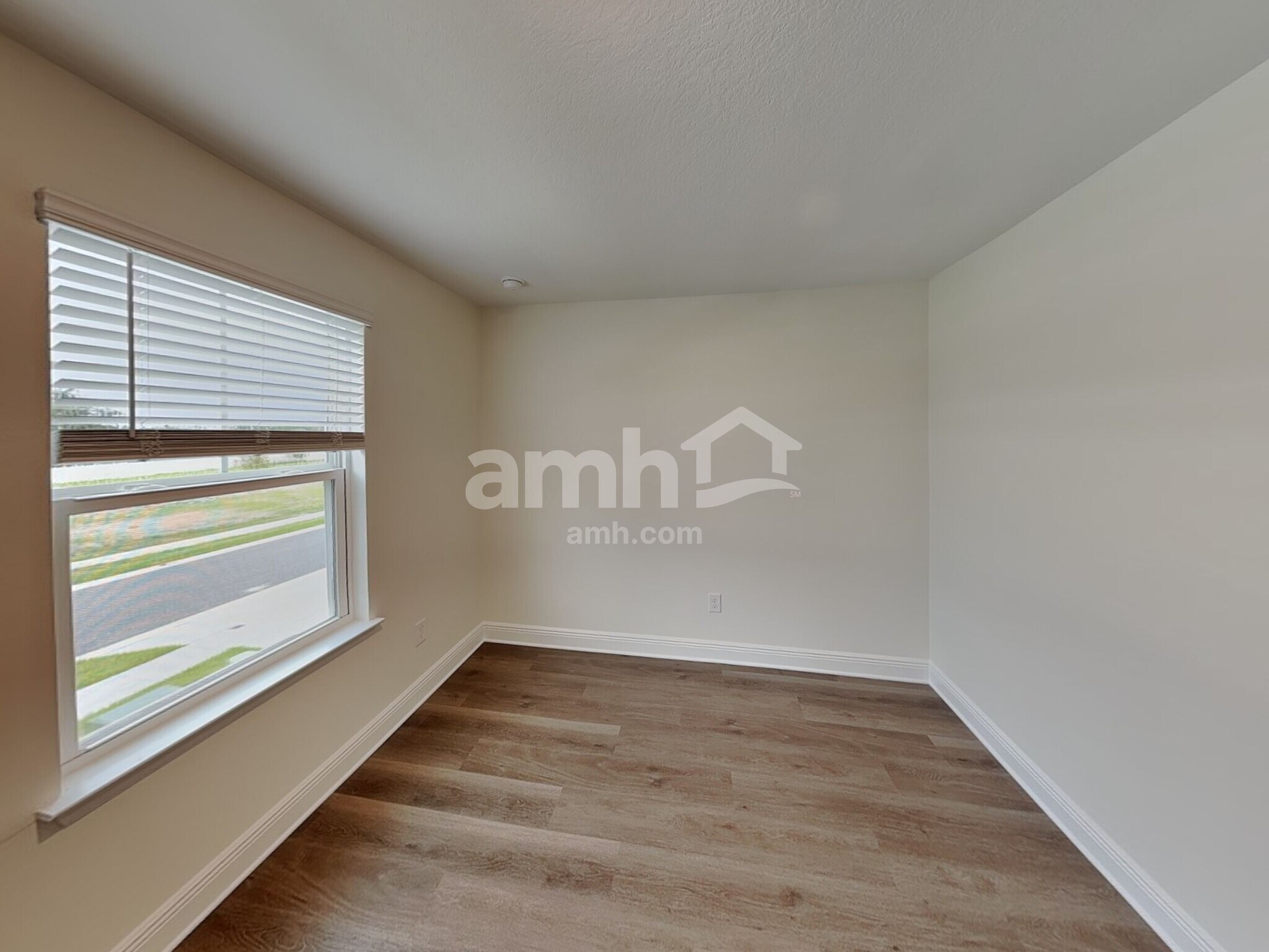 Building Photo - 5980 Pinewood Ests Dr