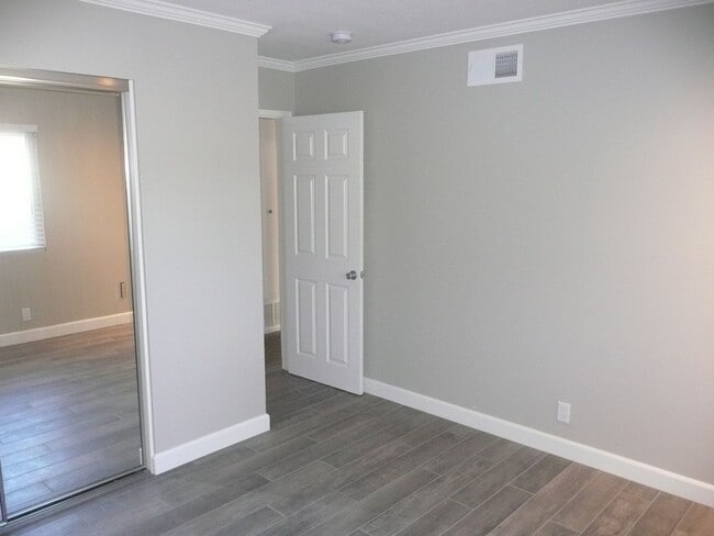 Building Photo - Great 2 bed/2bath in Tustin Villas