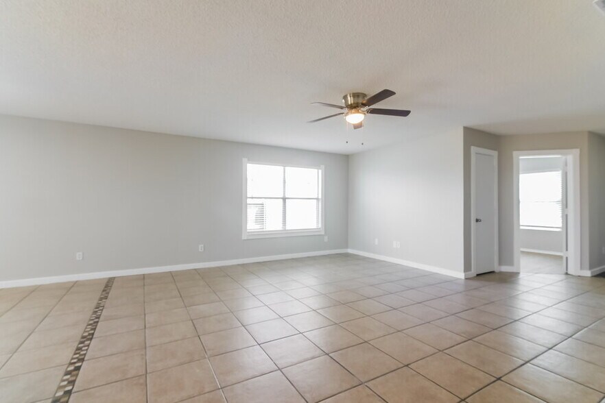 Building Photo - 10769 Braemoor Dr