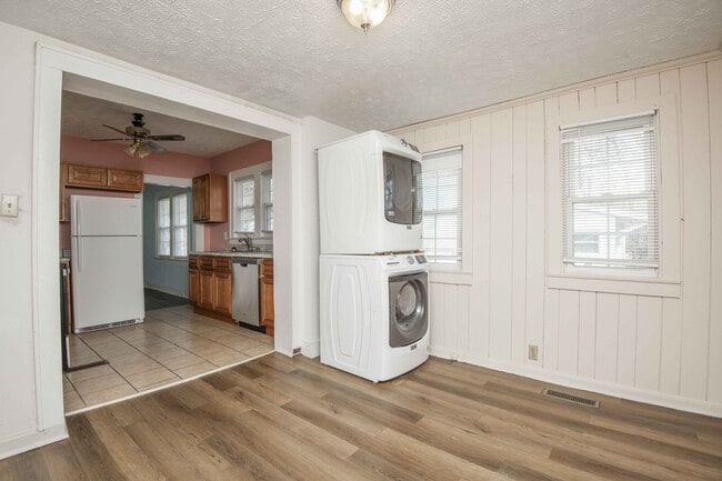 Building Photo - 1148 Baker Ave