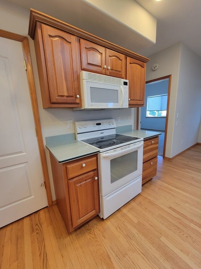 Building Photo - 100 Sapphire Pl