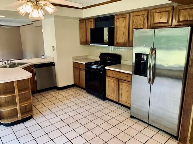 Building Photo - 9S174 Nantucket Dr