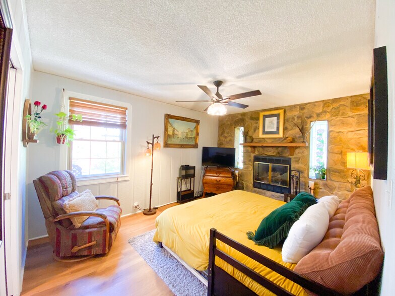 Building Photo - 2507 Sandy Dr