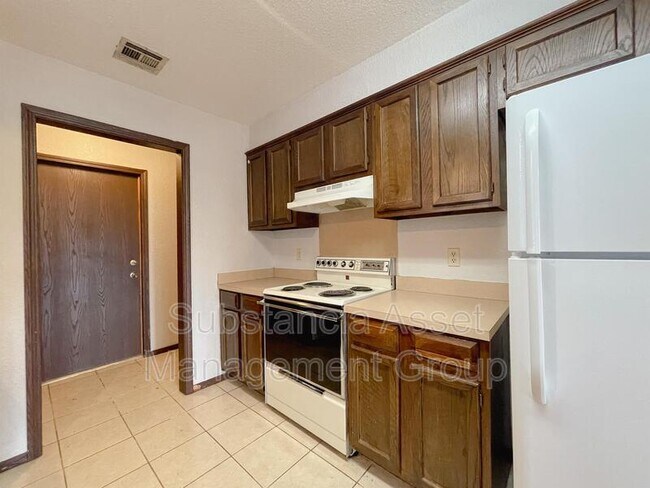 Building Photo - 1318 Pennington Ave