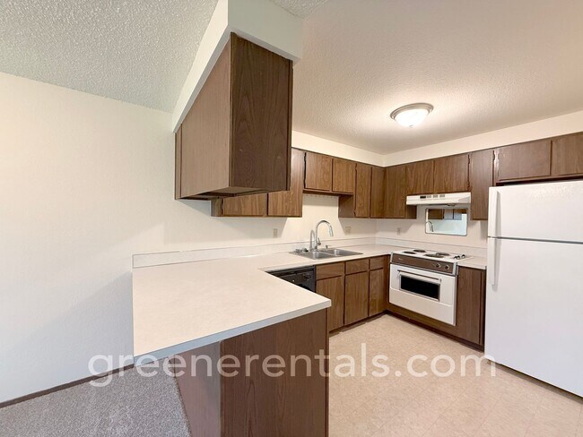 Building Photo - 2BD/1BA West Olympia Duplex