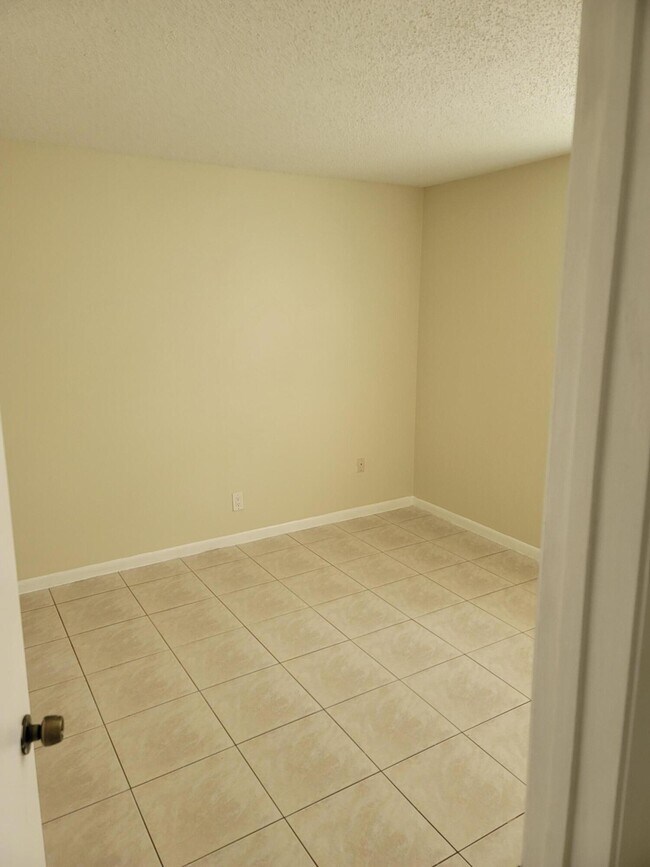 Building Photo - 3737 N Pine Island Rd