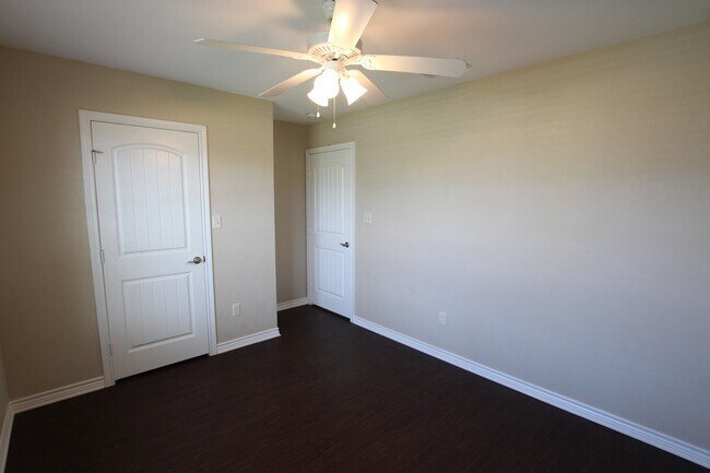 Building Photo - Gorgeous 3 Bedroom Home in The Ranch Subdi...
