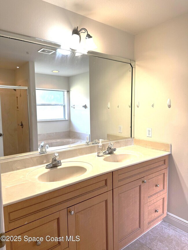 Building Photo - 4158 Rolling Hill Dr