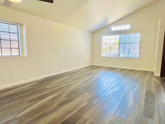 Building Photo - 4 bedroom home for lease