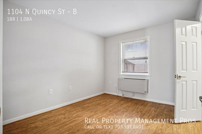 Building Photo - 1104 N Quincy St