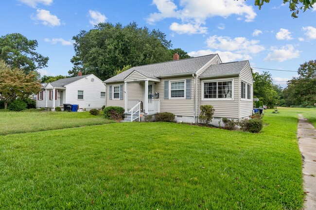 Building Photo - Charming 2-bedroom ranch.