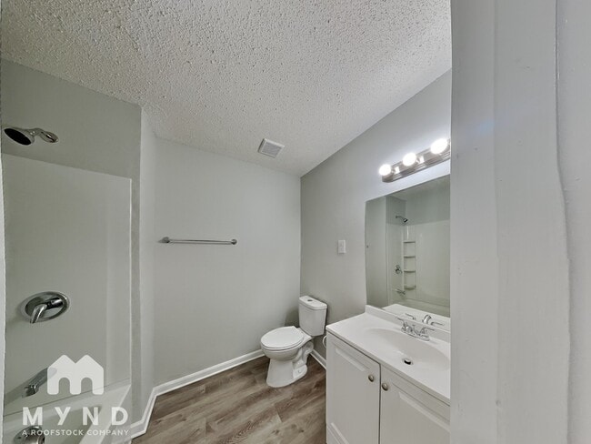 Building Photo - 2432 Kimbark Woods Cove