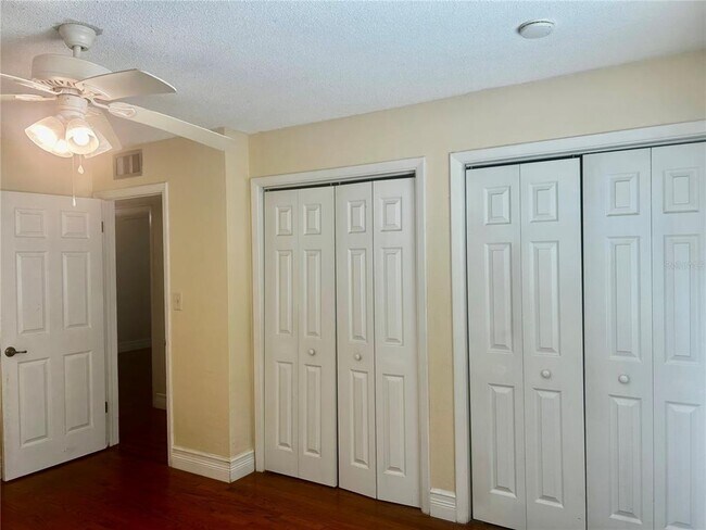 Building Photo - 410 NE 15th Ct