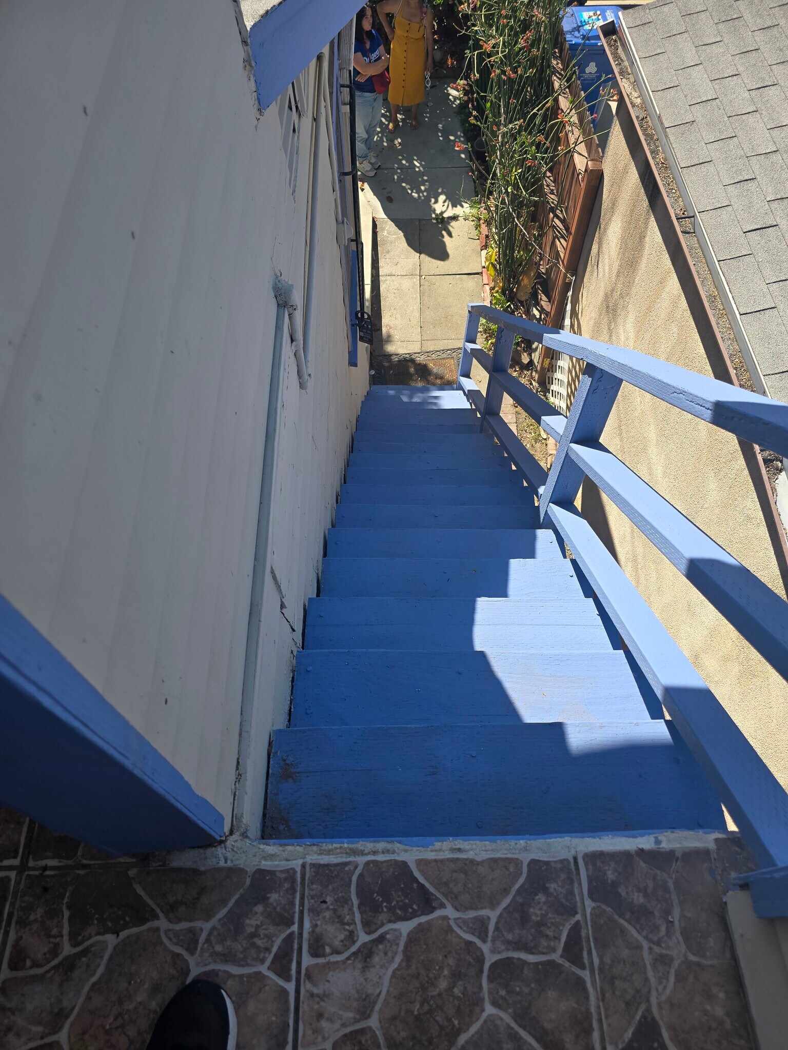 Building Photo - 976 Manzanita St