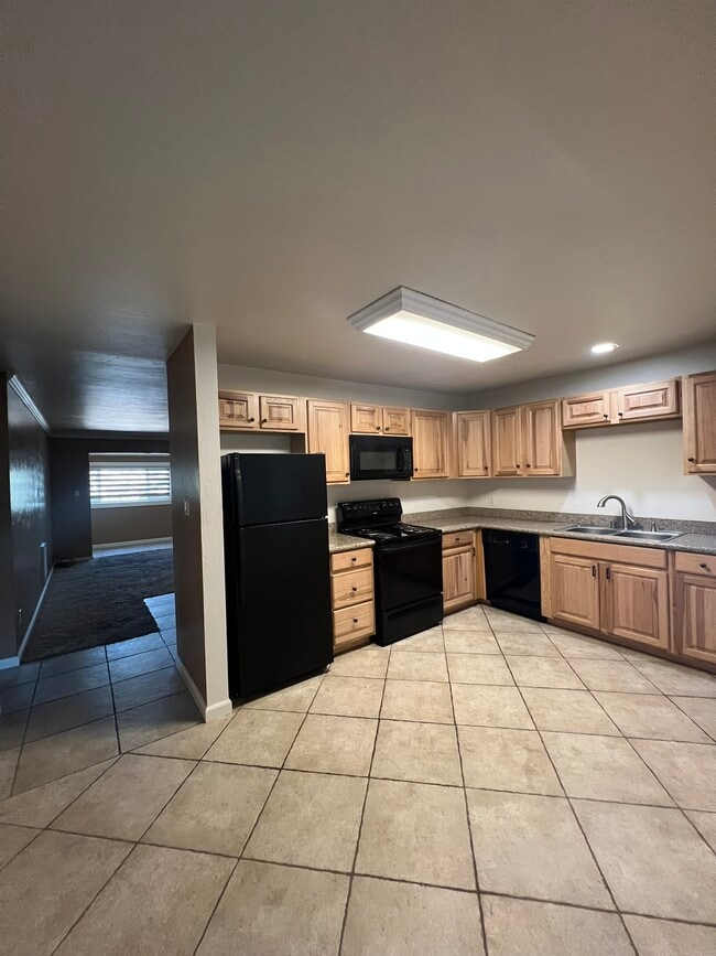 Building Photo - 3344 Sandy Way