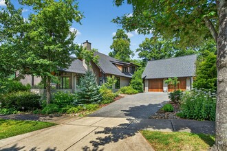 Building Photo - Stunning Luxury Home in the Village of Che...