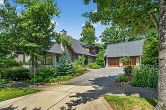 Building Photo - Stunning Luxury Home in the Village of Che...