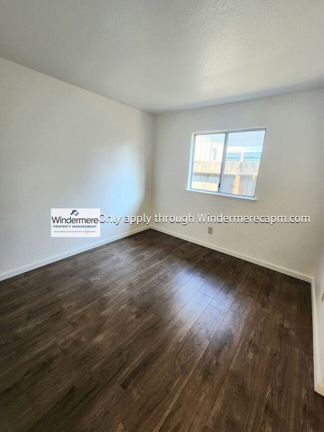 Building Photo - Charming 3 bedroom 2 bath Home- Available Now!