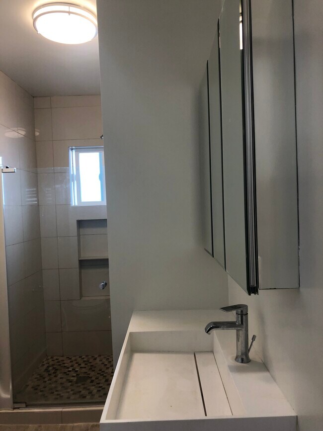 Modern bathroom with tile lined shower - 4228 Lockwood Ave