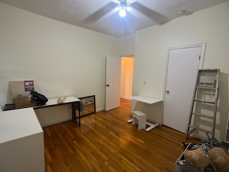 Building Photo - 122 Day St