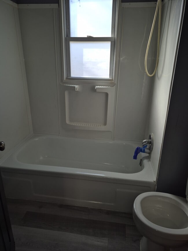 Building Photo - 6135 Emerald Ave