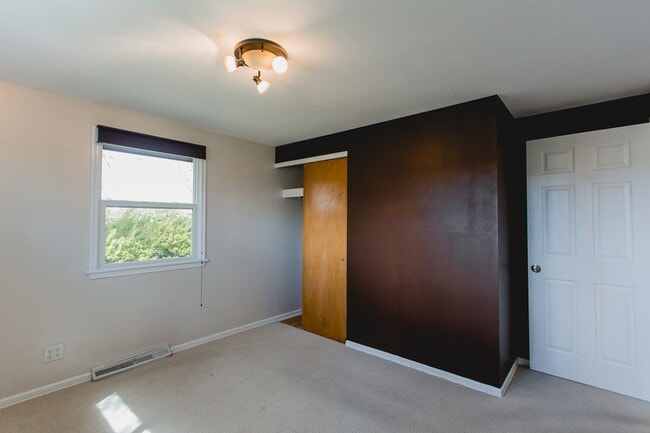 Building Photo - New Finishes in this Home on a Large Lot with Covered Parking and AIR CONDITIONING! MOVE IN READY!
