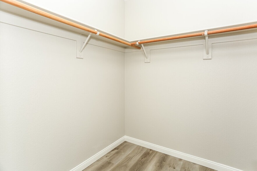 Building Photo - 504 Stonehurst Dr