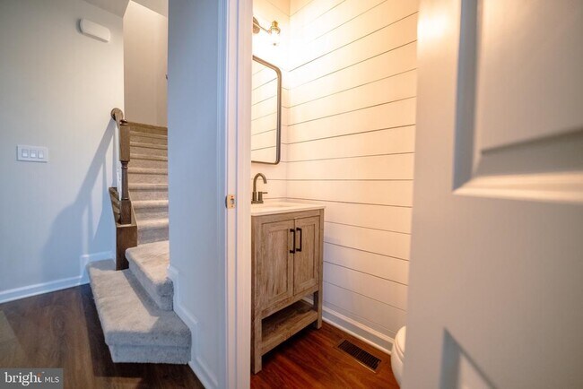 Building Photo - 9816 Cedarmass Cir