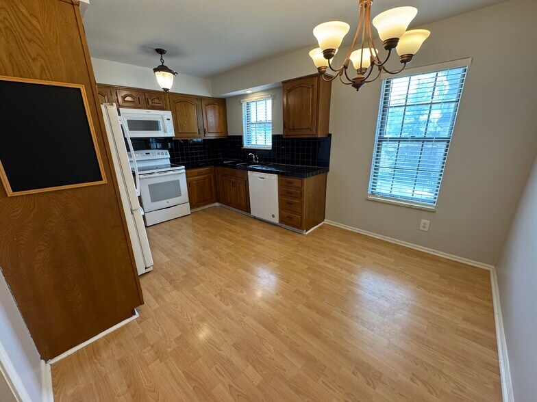 Building Photo - 10211 Cedarbrooke Ln