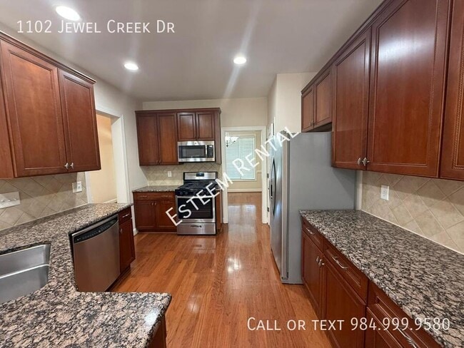 Building Photo - 1102 Jewel Creek Dr