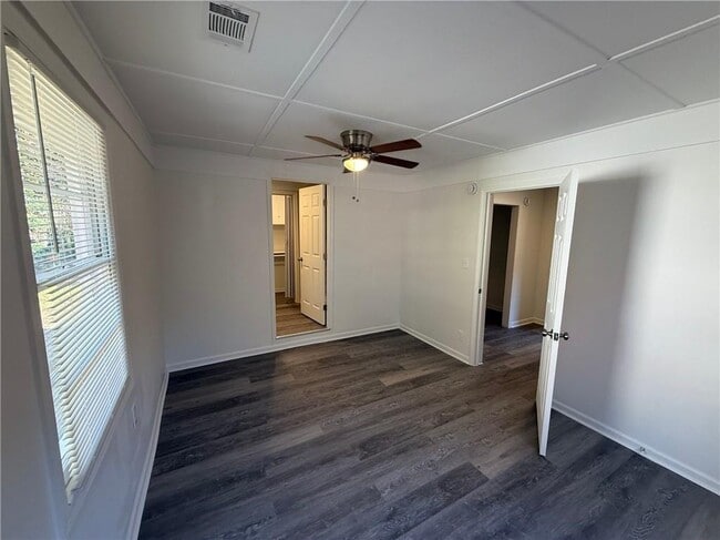 Building Photo - 828 Pamela Dr