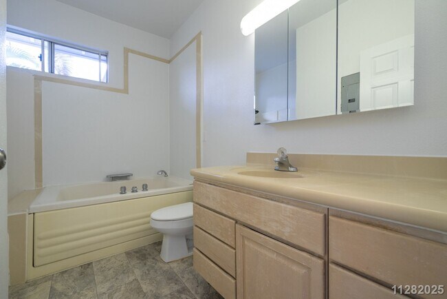 Building Photo - $3650.00 | 4bd/1.5ba Duplex in Pacific Palisades Pearl City