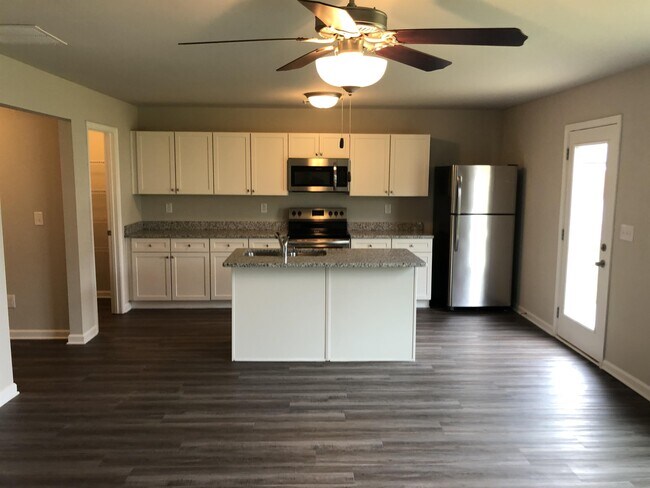 Building Photo - 309 Nutwood Trce