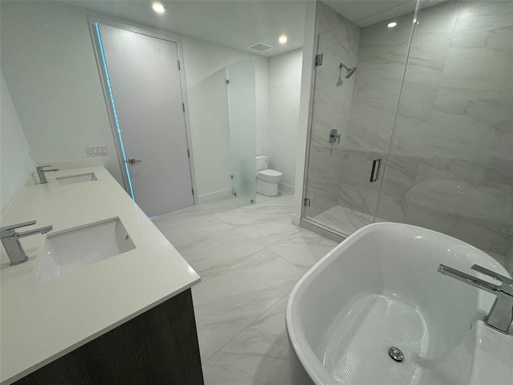 Building Photo - 17550 Collins Ave