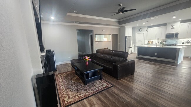 Building Photo - 1025 E Coral Way