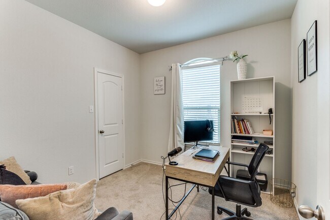 Building Photo - LIKE NEW HOME IN CROWLEY! READY TO VIEW!