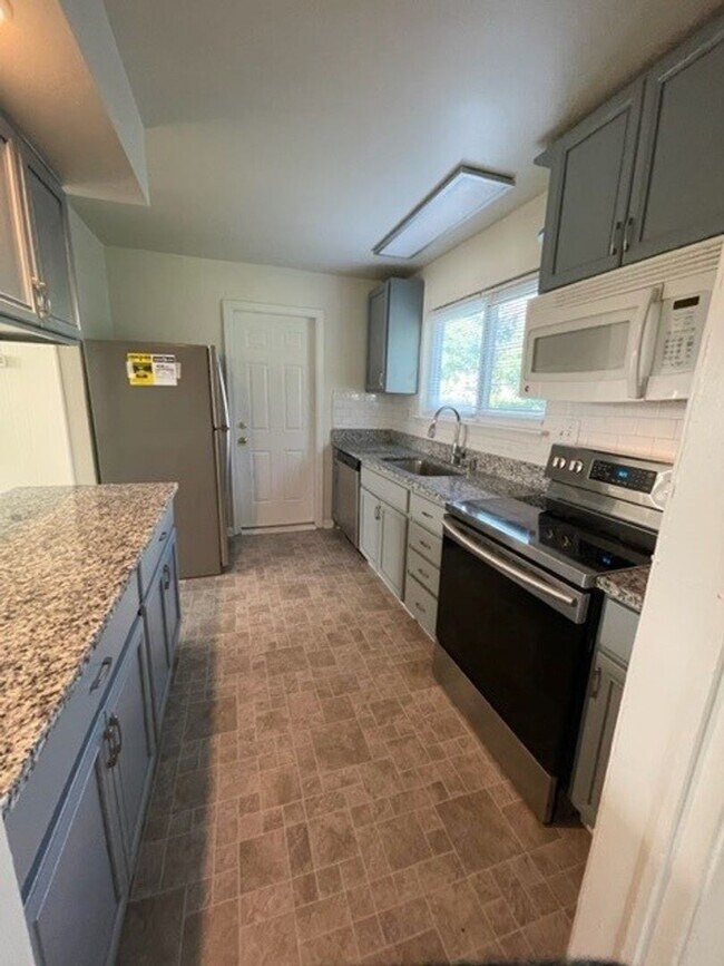 Building Photo - 4025 S Plaza Trail