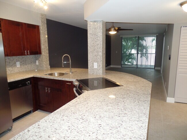 Building Photo - 118 Lake Emerald Dr