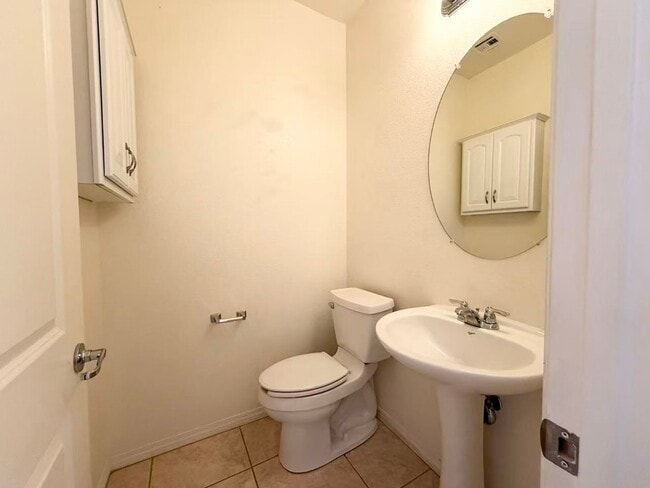 Building Photo - BEAUTIFUL 2 STORY TOWN HOUSE IN GATED COMMUNITY