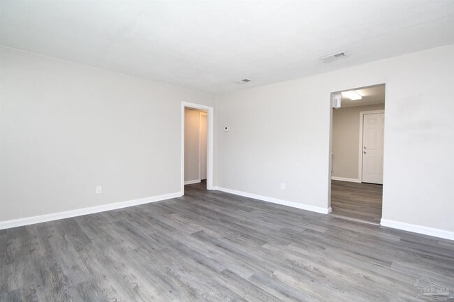 Building Photo - 610 Herschel St