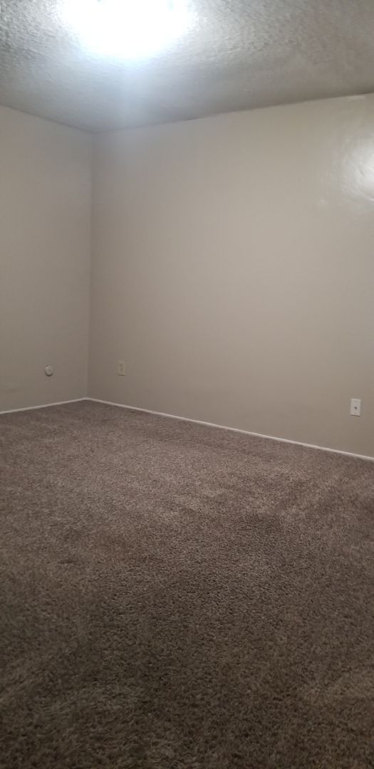 Building Photo - N. Halfmoon Dr. 2