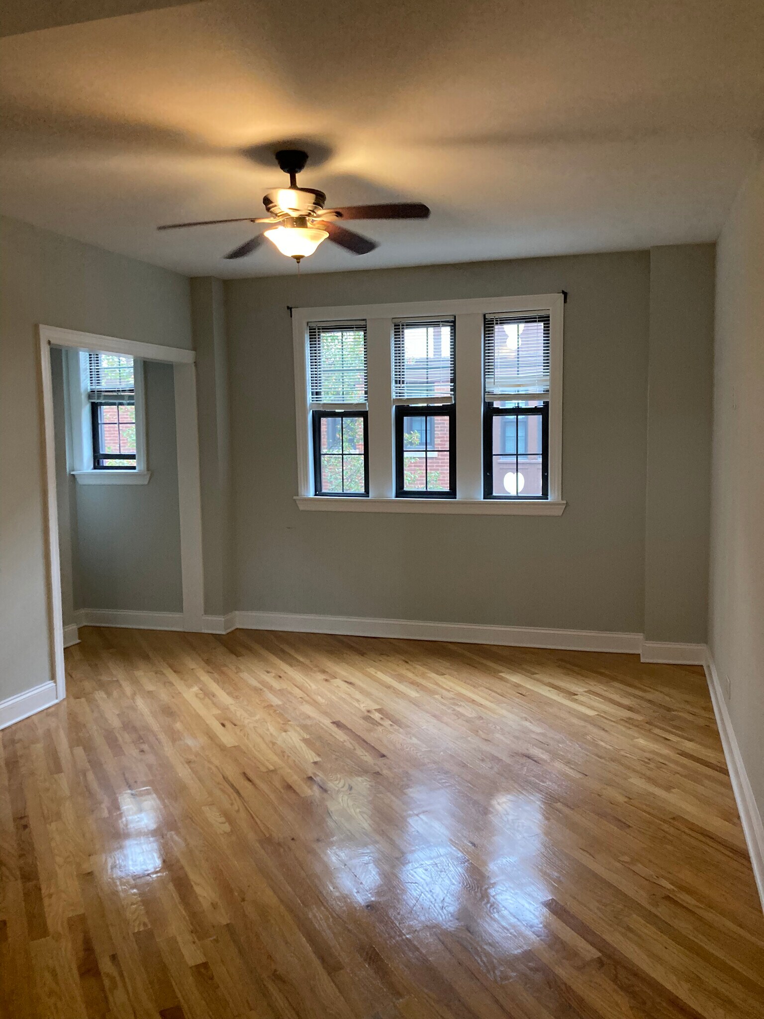 Building Photo - 894 Green Bay Rd