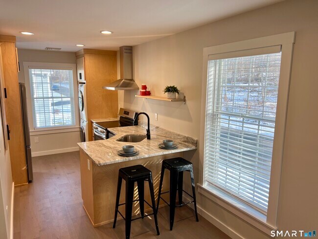 Building Photo - 179 Butternut St