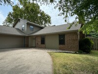 Building Photo - 2306 NE Garden Ln