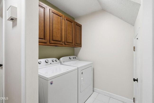 Building Photo - 6422 English Oaks Dr