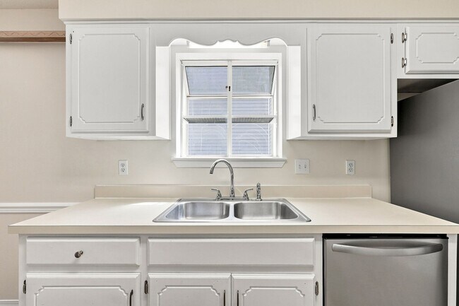Building Photo - 148 Meadowbrook Ct