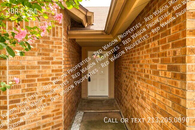 Building Photo - 7130 Elm Trail Dr