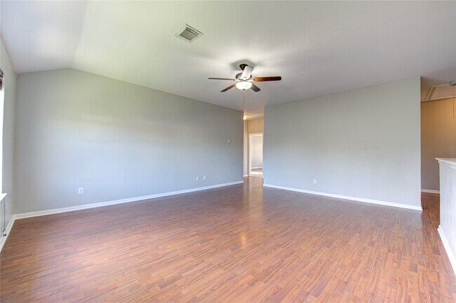 Building Photo - 5527 Gatesprings Ln