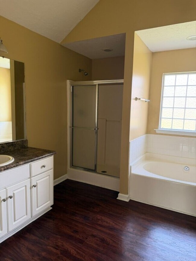 Building Photo - 1832 Heathers Way