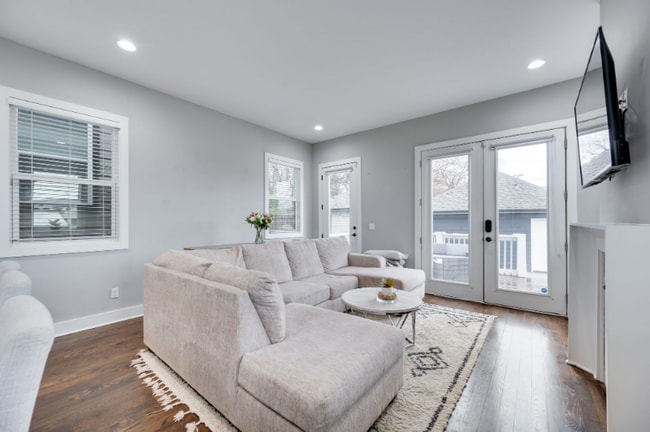 Building Photo - 338 Vivelle Ave